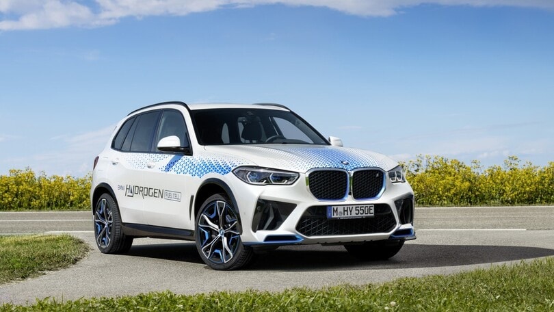 BMW iX5 Hydrogen, la nuova fuel cell