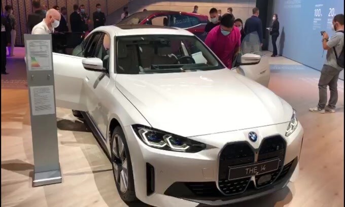 BMW i4 al Salone di Monaco