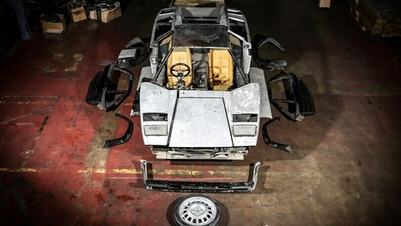 Lamborghini Countach, 200.000 euro per un esemplare da restaurare