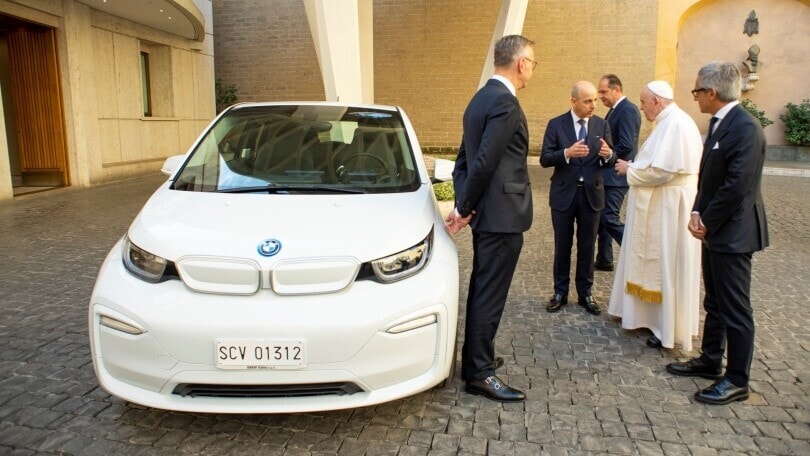 Una BMW i3 per Papa Francesco