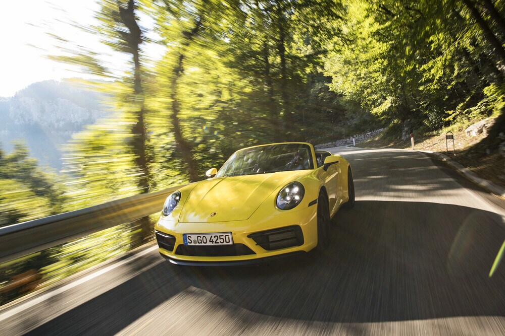 Porsche 911 Carrera GTS Cabrio, sportività a cielo aperto