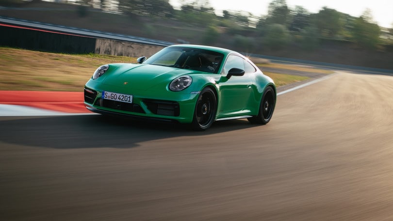 Porsche 911 Carrera GTS, la sportività nel mezzo