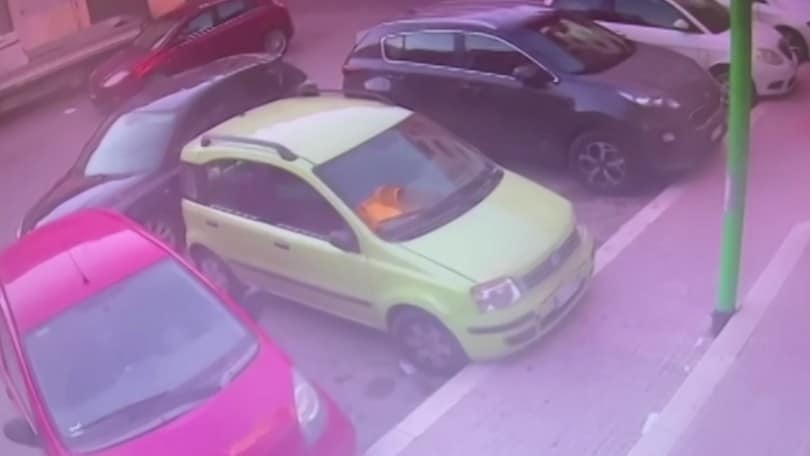 Furto d'auto in due minuti: nessuno si accorge di nulla