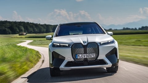 BMW iX, la prova