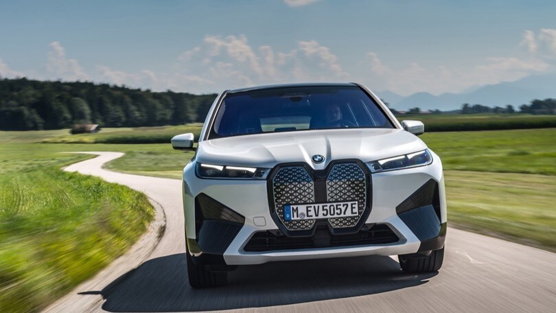 BMW iX, la prova