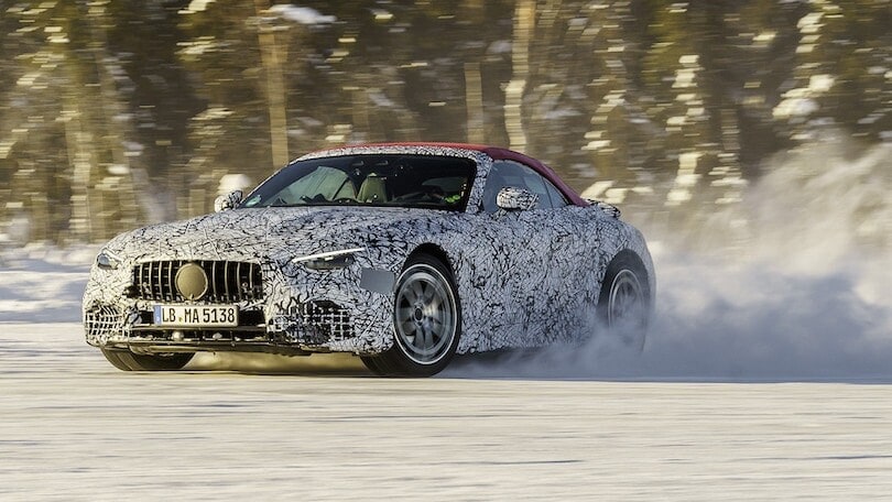 Nuova Mercedes SL 2022, stile e interni senza segreti