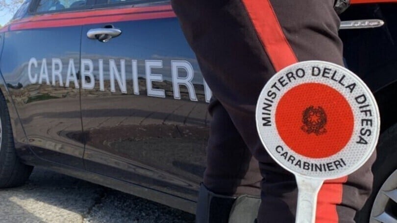 Automobilista multato, va in caserma a minacciare gli agenti