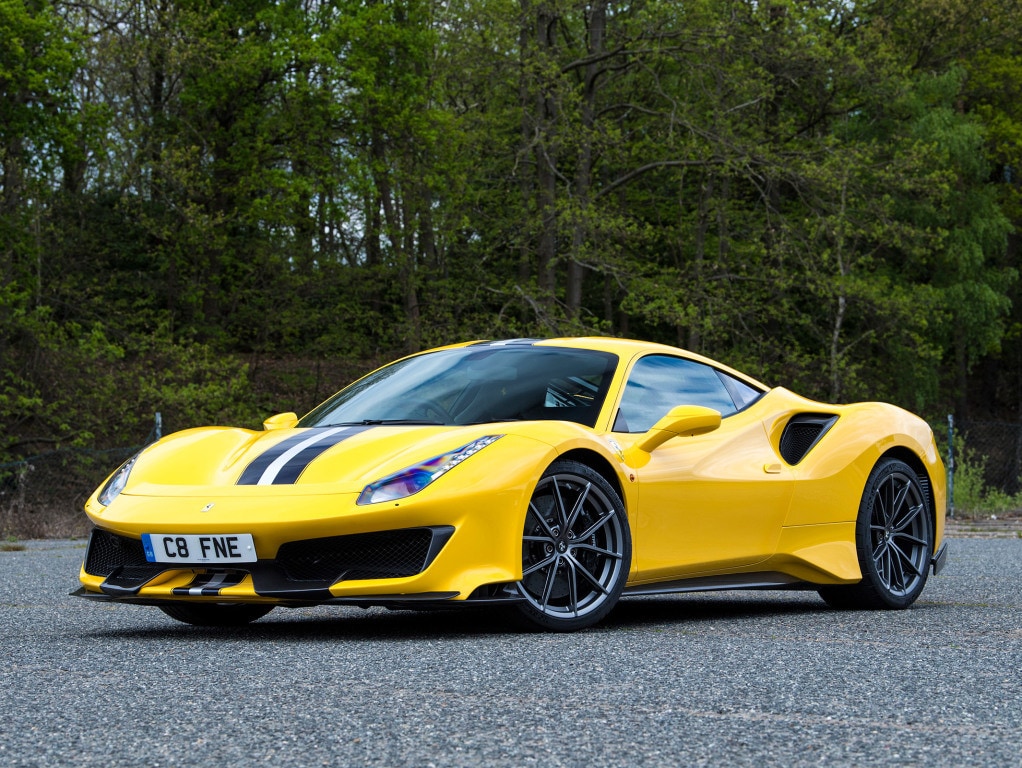 Noleggia una Ferrari, ma si schianta poco dopo: violento incidente a Maranello