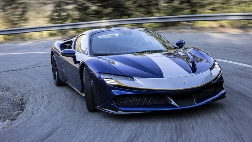 Ferrari SF90 Stradale Spider, la prova della scoperta da 1000 cv di Maranello