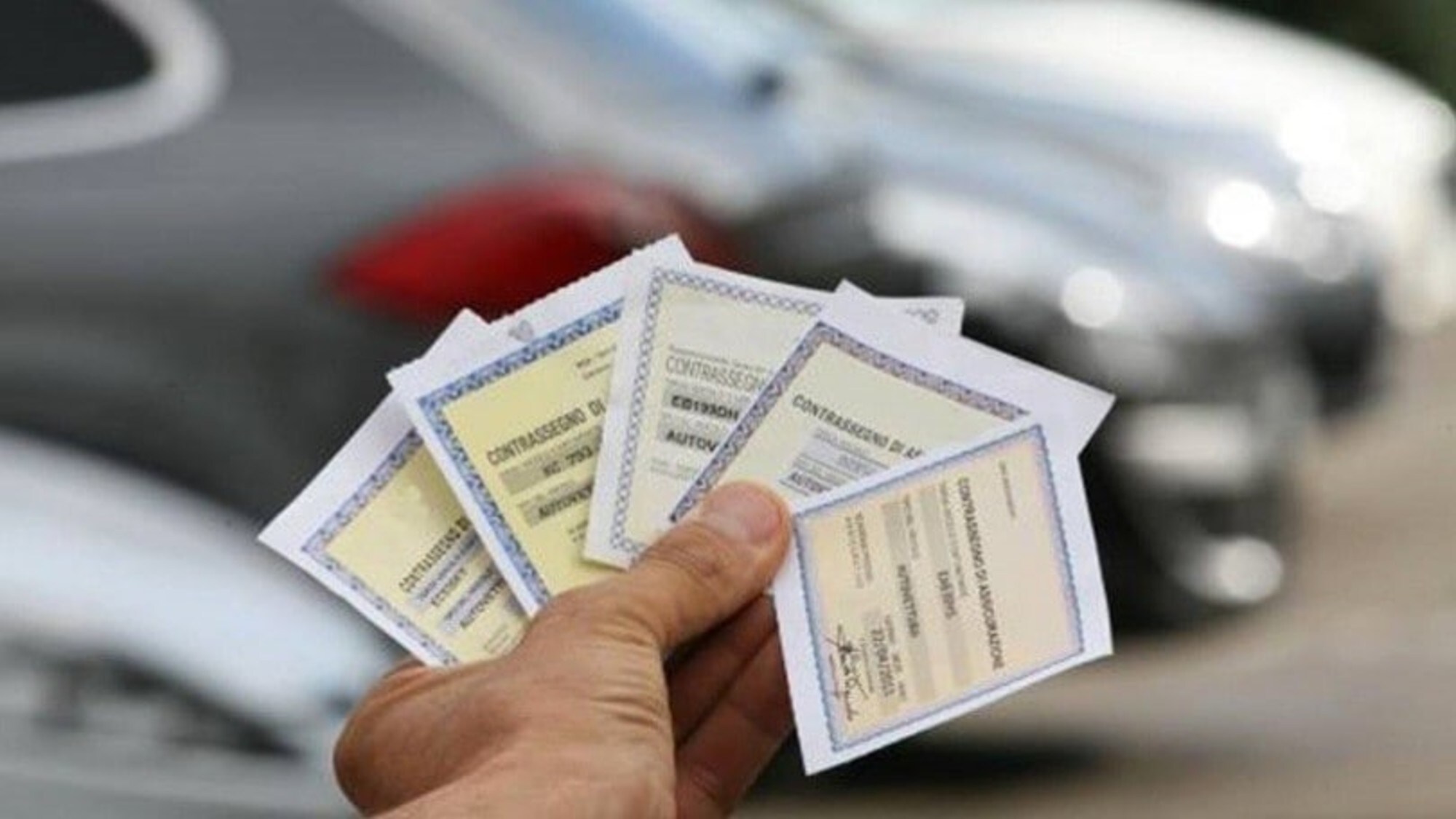 Approvato il DDL concorrenza, novità per RC auto, colonnine in autostrada e taxi
