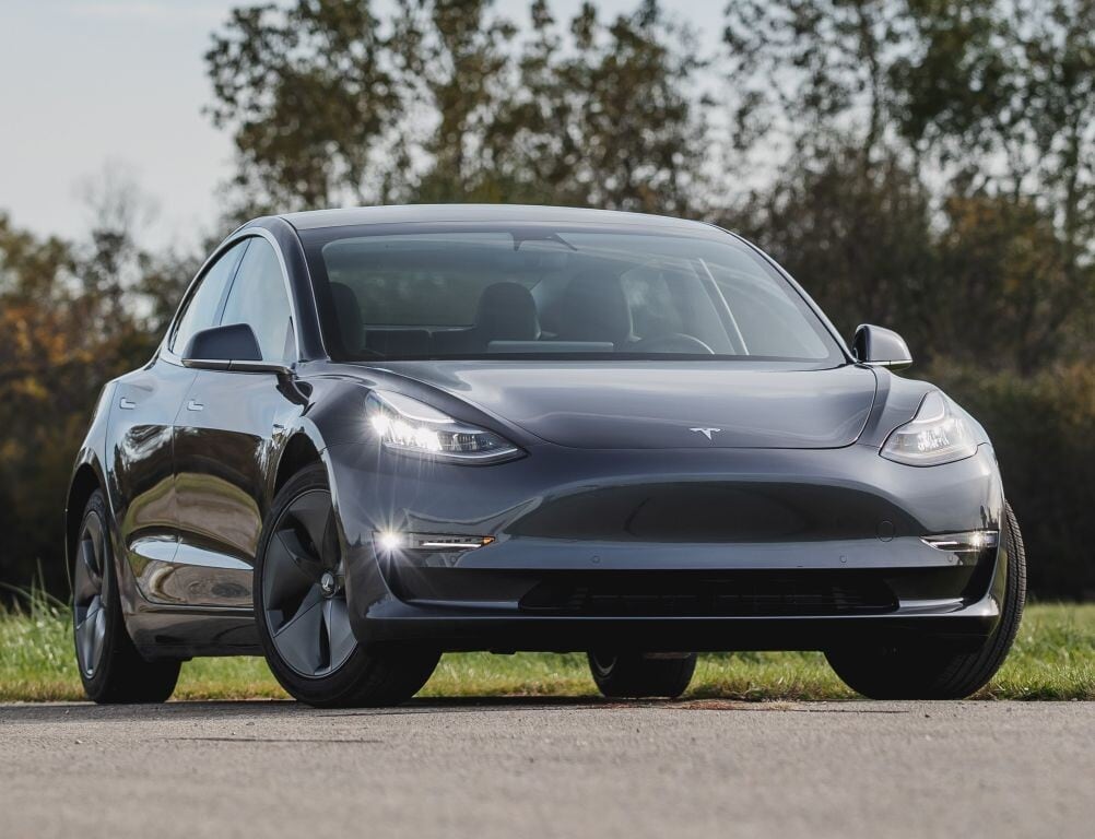 Musk chiede su Twitter se vendere il 10% di Tesla, gli rispondono in 3,5 milioni