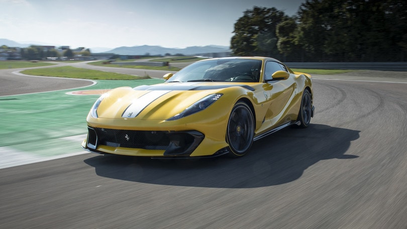 Ferrari 812 Competizione, prova del V12 esagerato