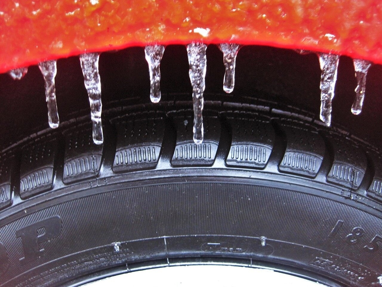 Ordinanze gomme invernali e catene da neve su strade autostrade
