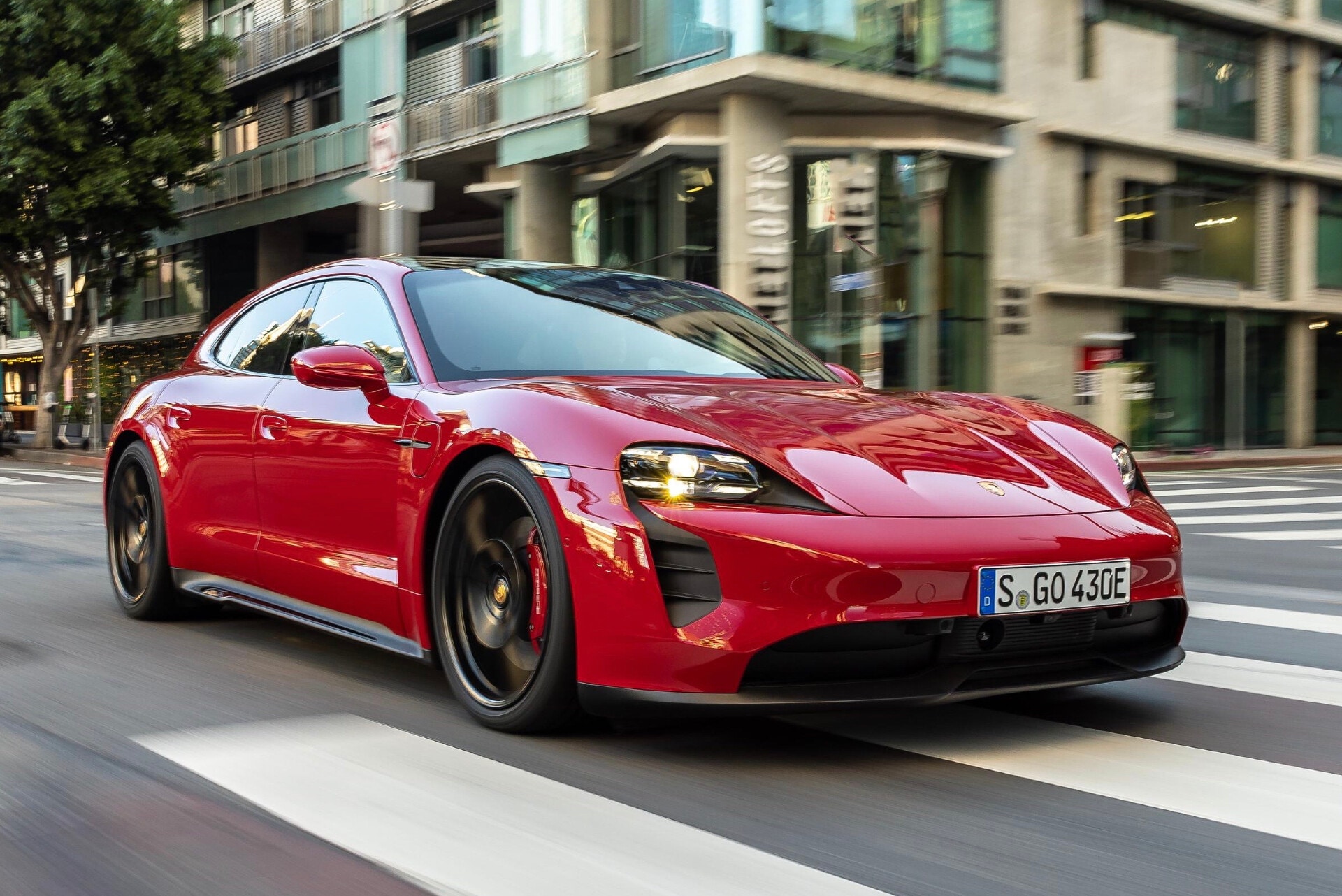 Porsche Taycan GTS e Sport Turismo, novità elettriche al Salone di Los Angeles