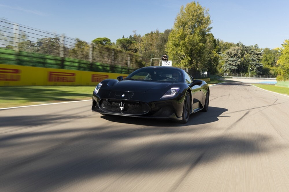 Maserati MC20, scatenata a Imola