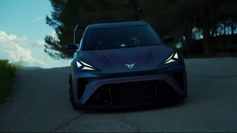 Cupra UrbanRebel, la concept elettrica scende in pista