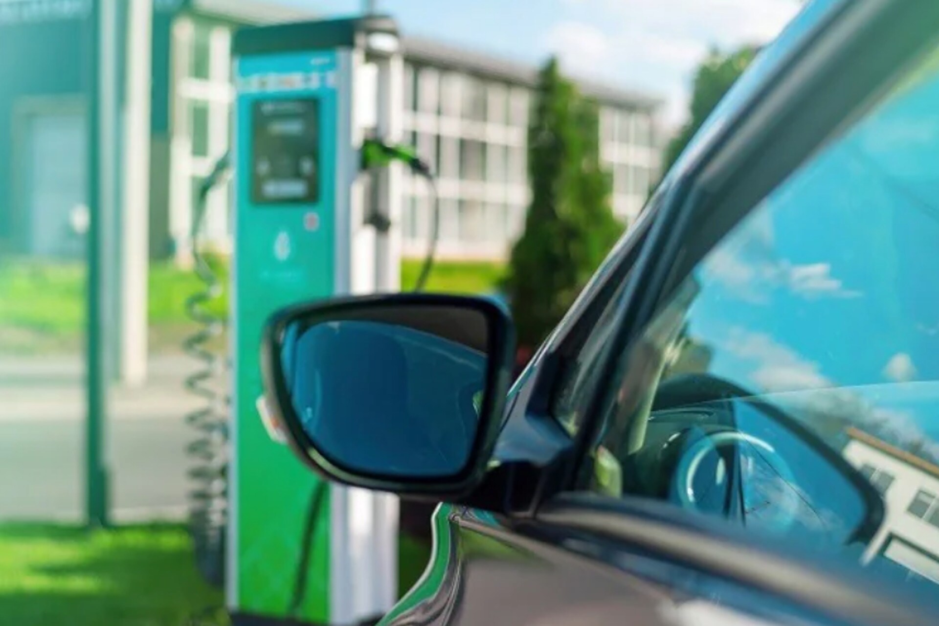 Incentivi auto, in Piemonte arrivano 7 milioni di euro per l'acquisto di nuovi mezzi green