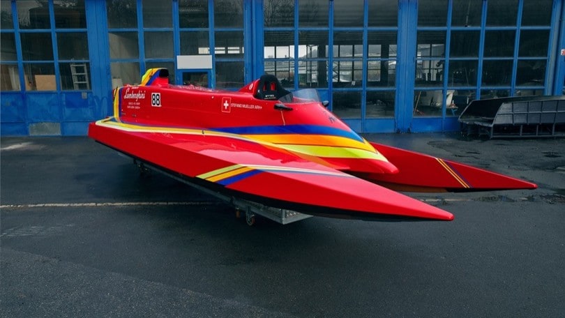 Lamborghini, il V12 che plana sull'acqua all'asta