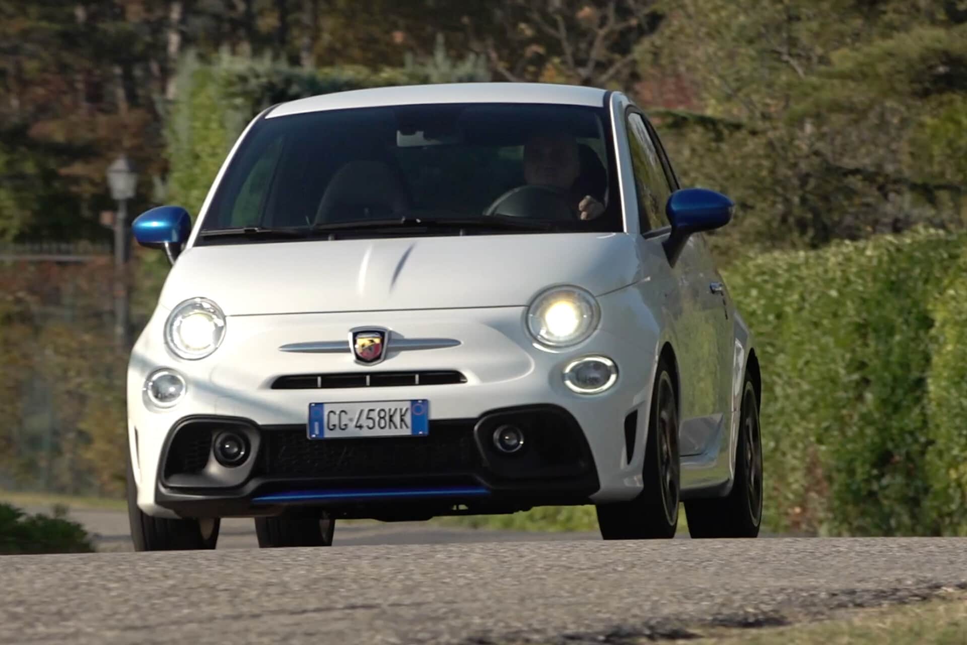 Abarth F595, la prova della piccola sportiva ispirata alle corse