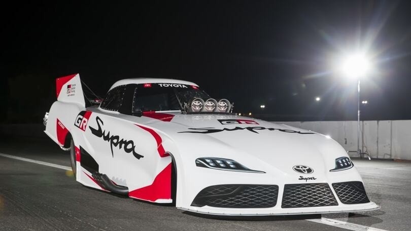 Toyota Supra "Funny Car", la dragster da 11.000 cv
