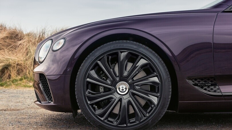 Bentley GT Mulliner Blackline, la granturismo dark