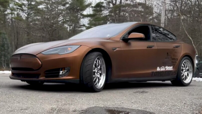 Tesla Model S, dagli USA arriva quella con il V8 della Camaro