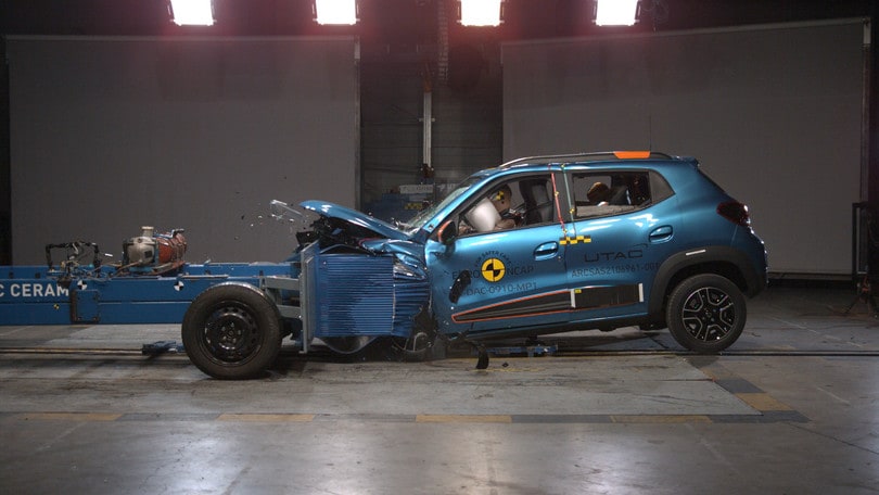 EuroNCAP, i crash test di Dacia Spring, Renault Zoe e Fiat 500e