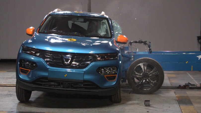 Crash test EuroNCAP, disastro Renault e Dacia, bene la Fiat 500e