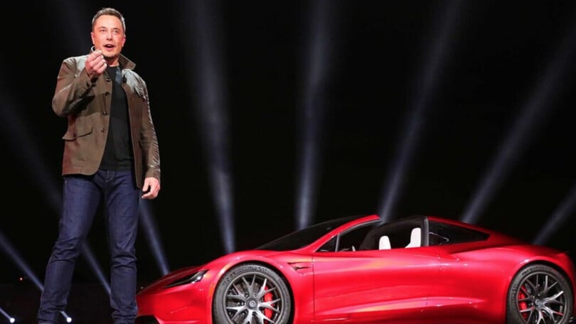 Tesla, ok agli acquisti in Dogecoin. E Musk guarda allo spazio