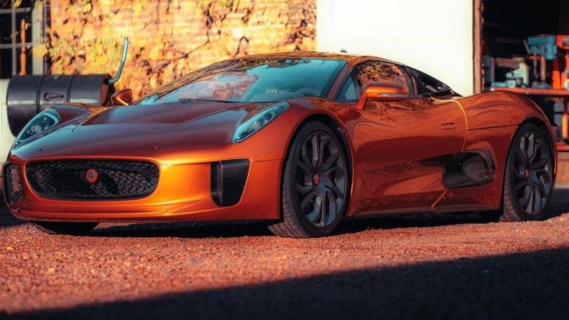 Jaguar C-X75, all'asta la supercar che ha inseguito James Bond