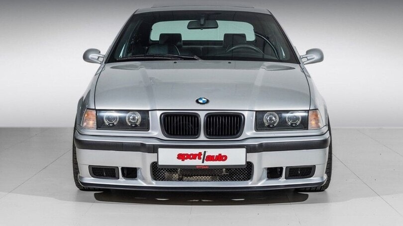 BMW 316i Compact con il V12 della 850 CSi