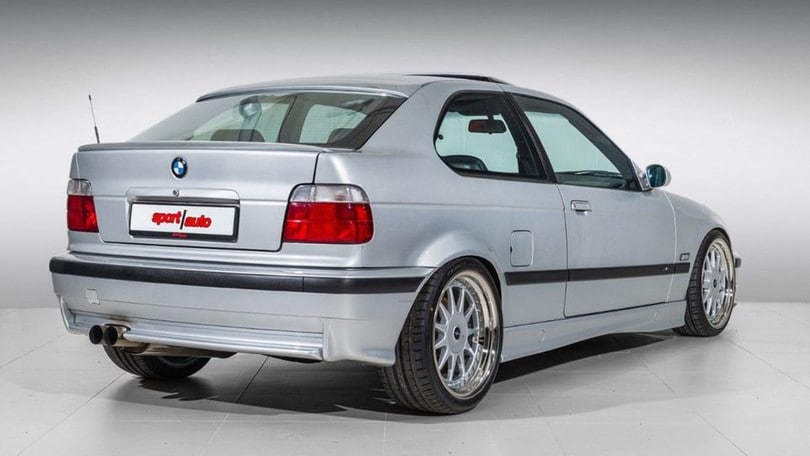 BMW 316i Compact, è in vendita quella con il V12 della 850 CSi