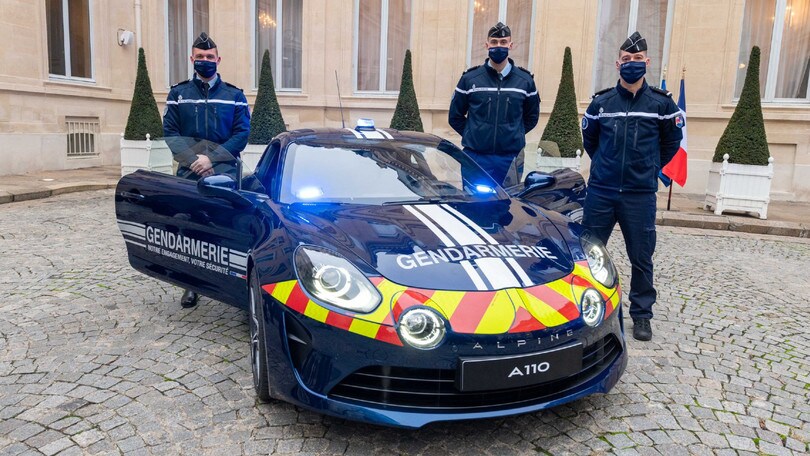 Alpine A110 indossa la divisa: scelta dalla Gendarmerie Nationale in Francia