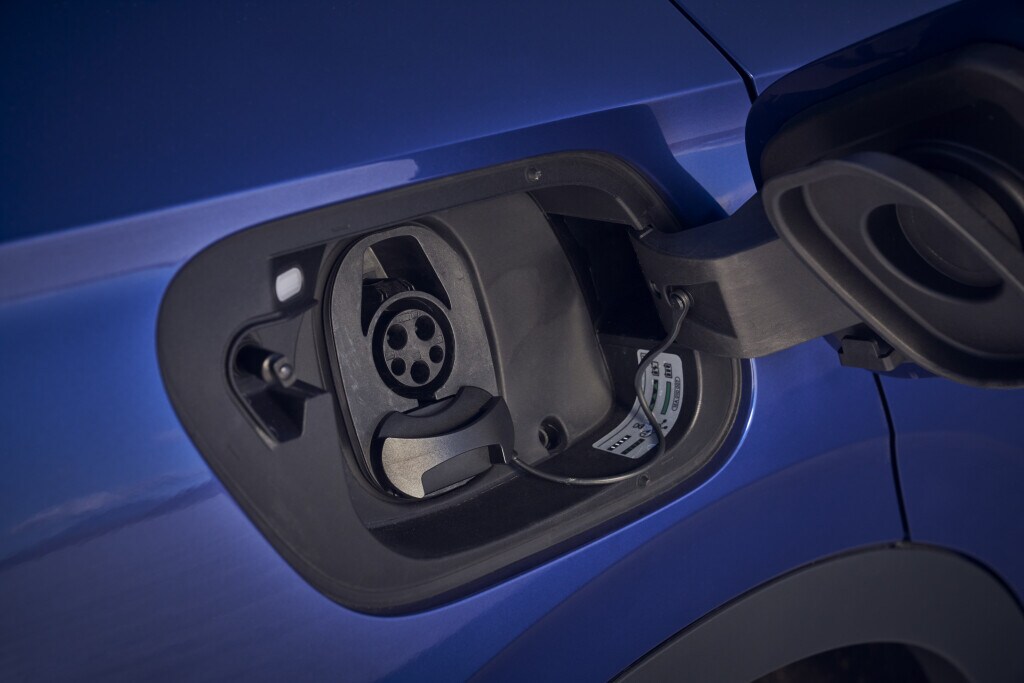 No all'ecobonus auto 2022, ma torna l'ecotassa