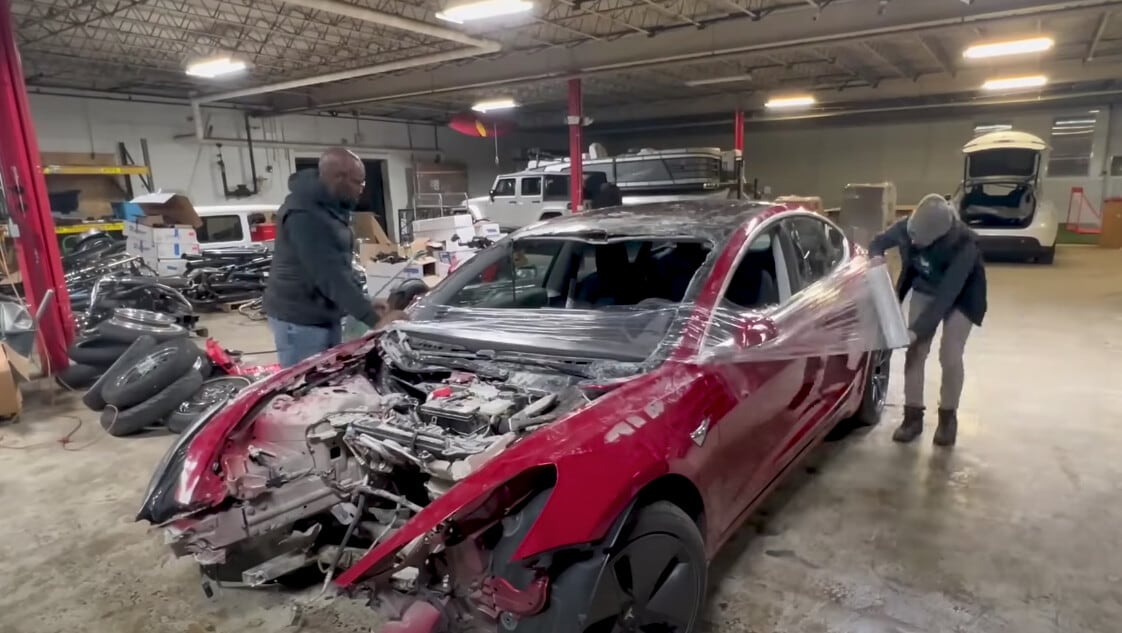 Tesla, la Model 3 incidentata che riceverà un motore Diesel