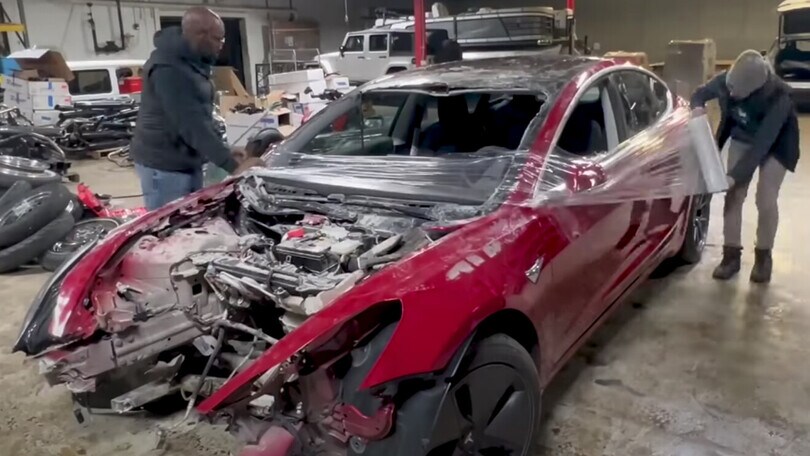 Tesla Model 3, quella di uno youtuber americano avrà un motore Diesel