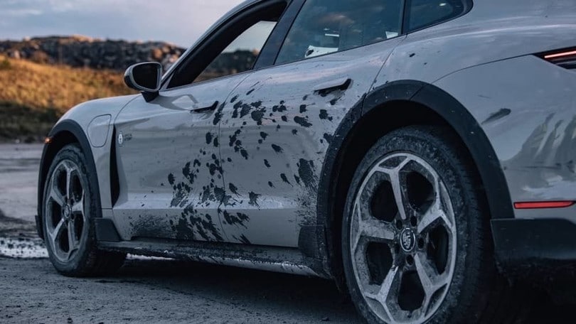 Porsche Taycan: record per il più grande dislivello percorso da un’auto elettrica