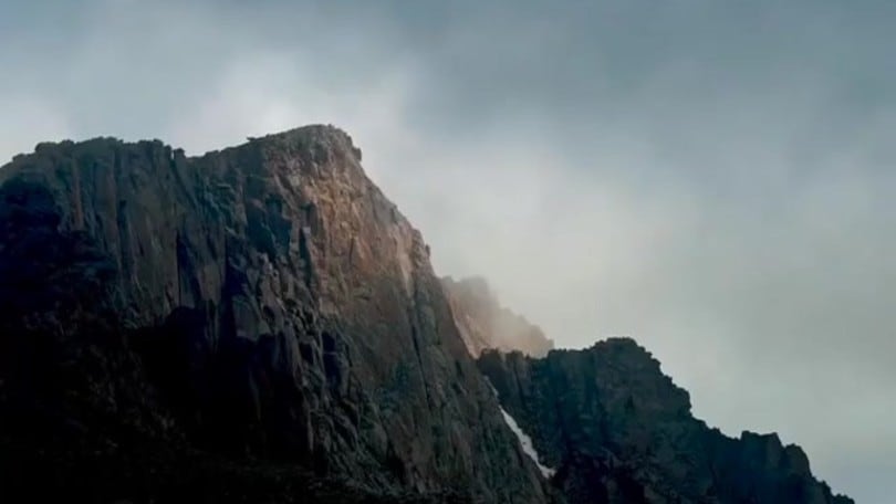 Record in altura per una auto elettrica,  a quasi 5.000 metri la  Taycan Cross Turismo