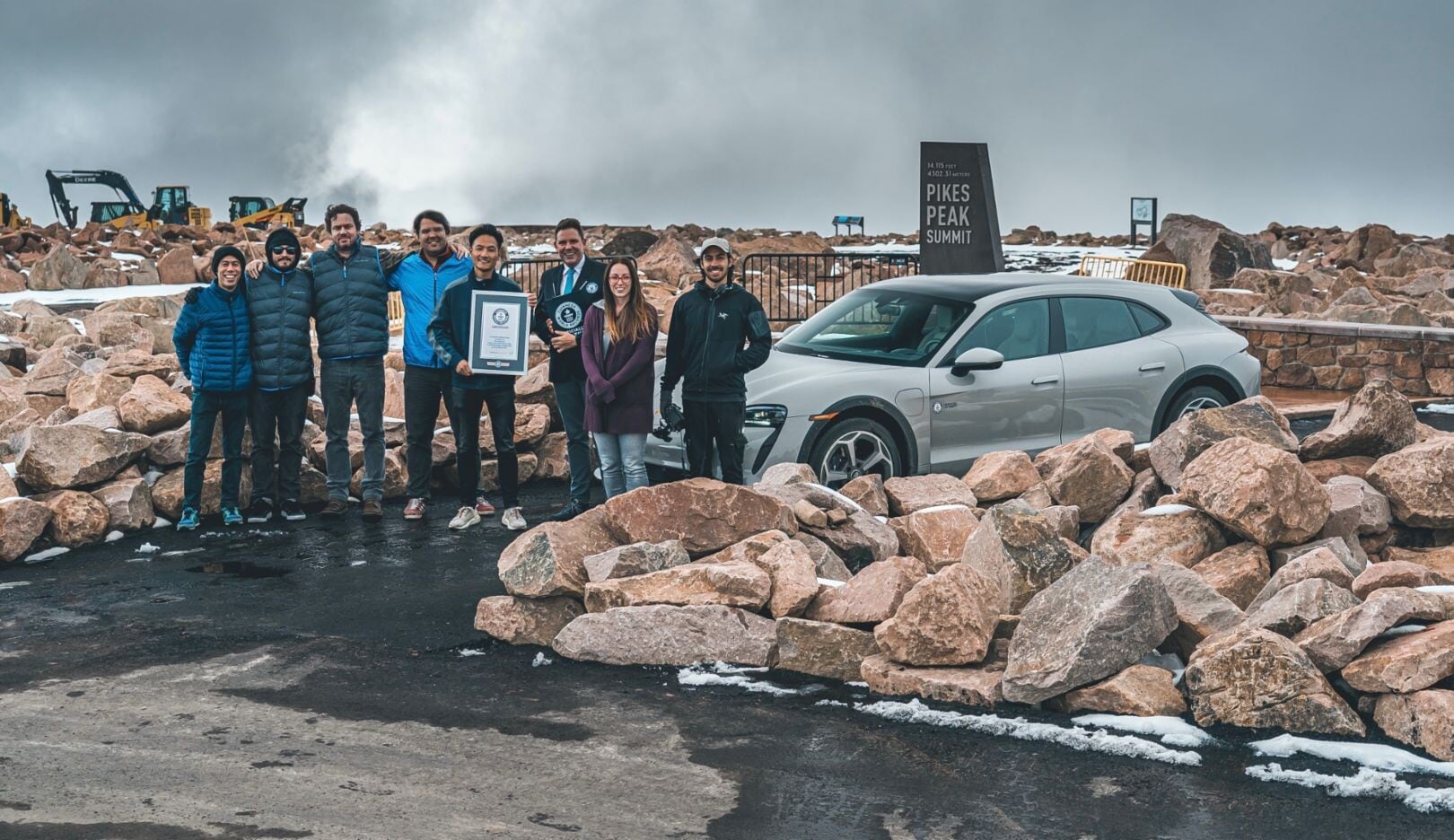 Porsche Taycan Cross Turismo, la scalata da record fin su la cima del Pikes Peak