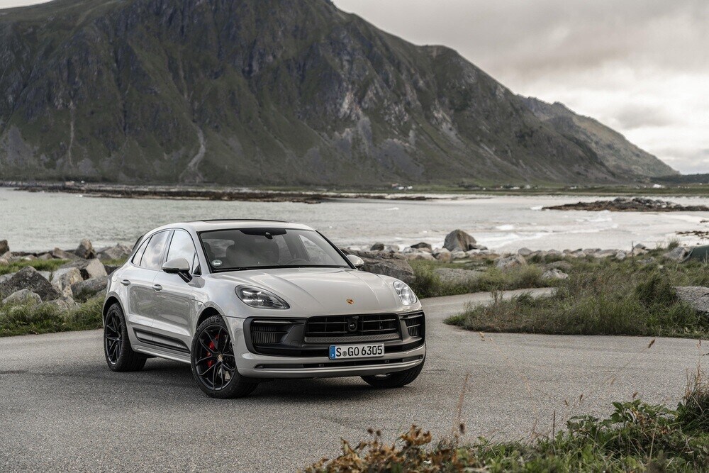 Porsche oltre le 300.000 unità nel 2021, in Europa elettriche al 40%