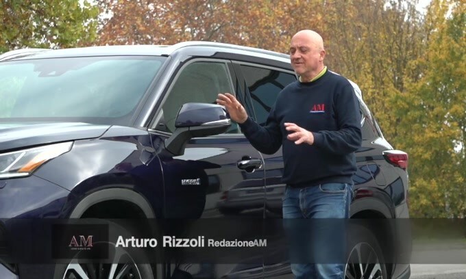 Toyota Highlander: il maxi SUV ibrido che pensa in grande