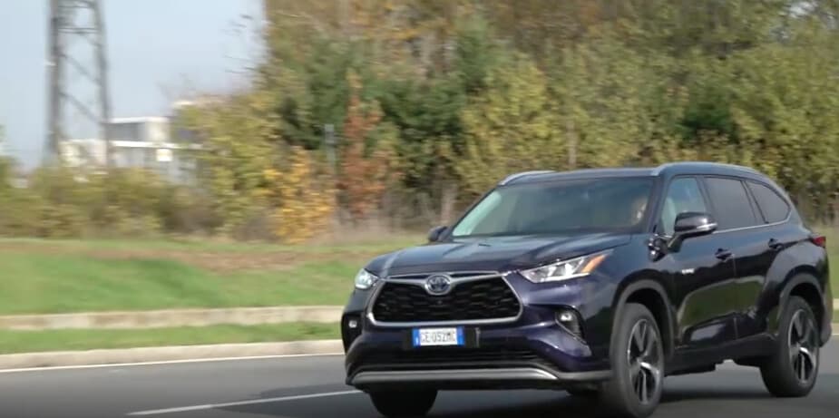 Toyota Highlander full hybrid electric: maxi dimensioni e grandi prestazioni