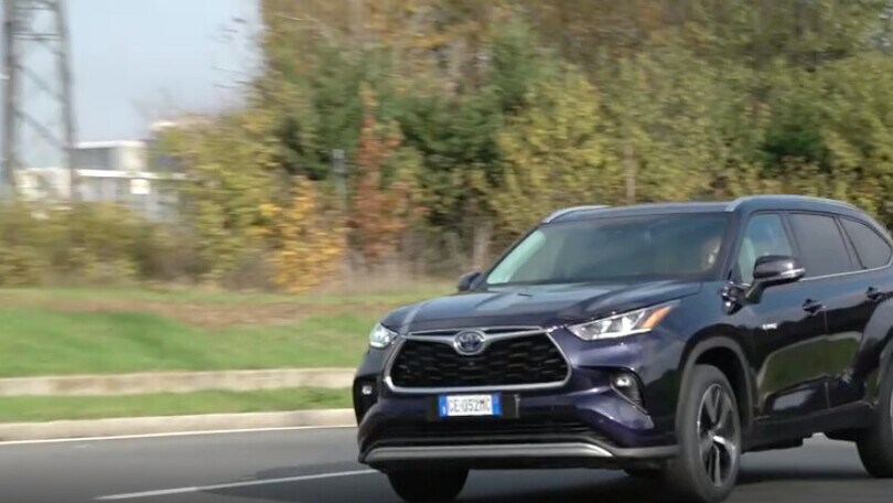 Toyota Highlander full hybrid electric: maxi dimensioni e grandi prestazioni