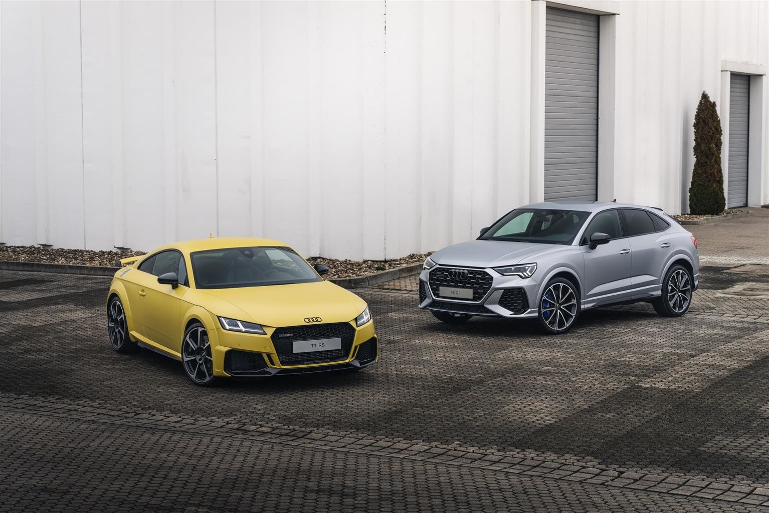 Audi TT e Audi Q3, debuttano le colorazioni "matt" giallo Pitone e argento Rugiada