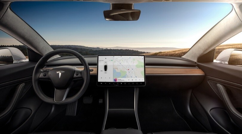 Guadagna 700 euro al mese estraendo Bitcoin con una Tesla Model 3