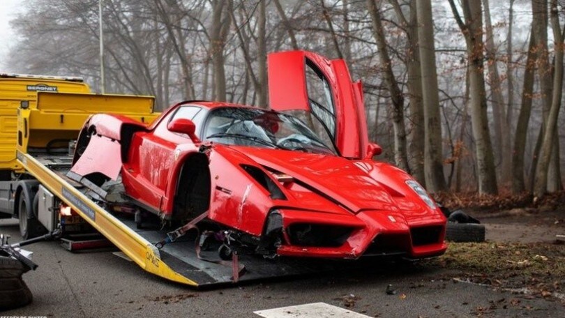 Ferrari Enzo, un esemplare distrutto in Olanda