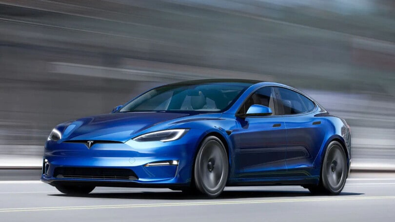 Incidente con la Tesla mentre l'Autopilot era in funzione: accusato di omicidio stradale