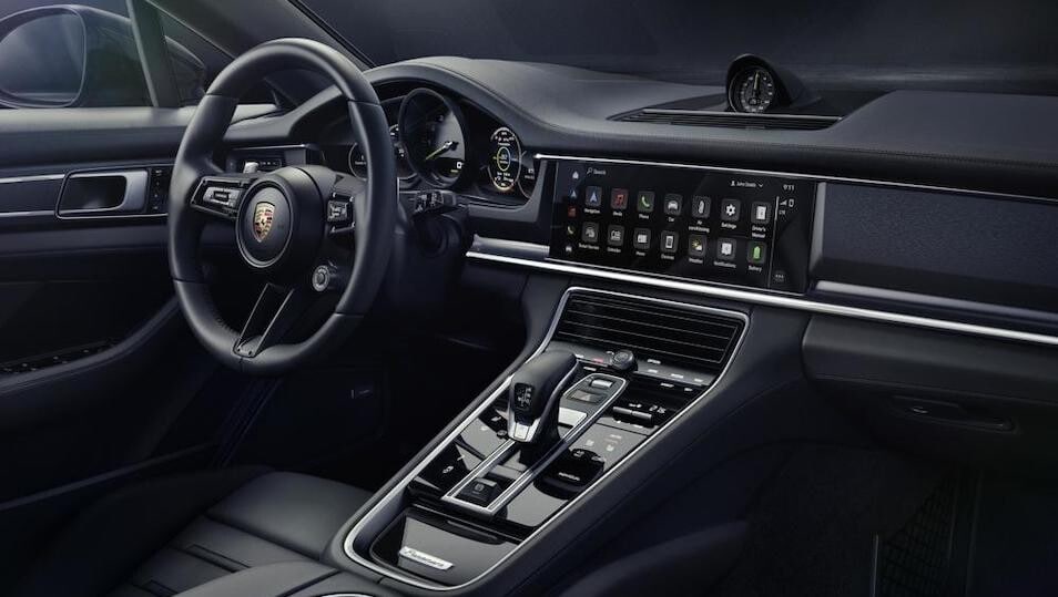 Porsche migliora l'infotainment, l'algoritmo di ricarica è più smart