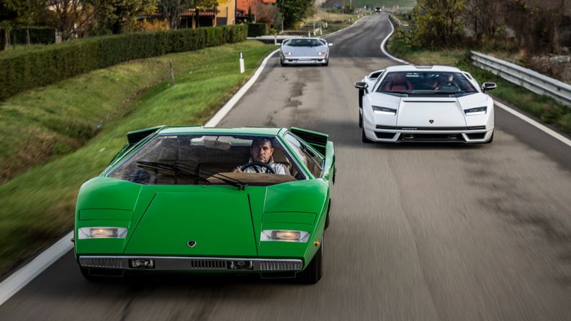 Lamborghini Countach LPI 800-4 su strada con LP 400 e 25° Anniversario