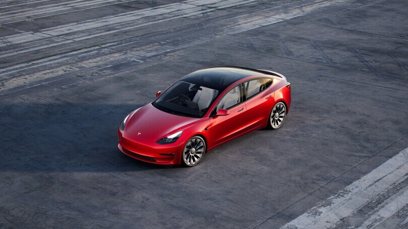 Tesla Model 3 ancora al top in Europa a dicembre. Cybertruck e Roadster rimandati al 2023